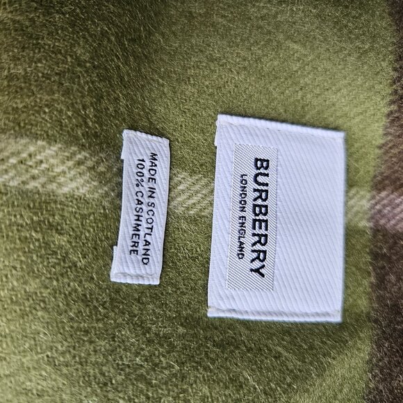 Burberry Scarf - Picture 4 of 4